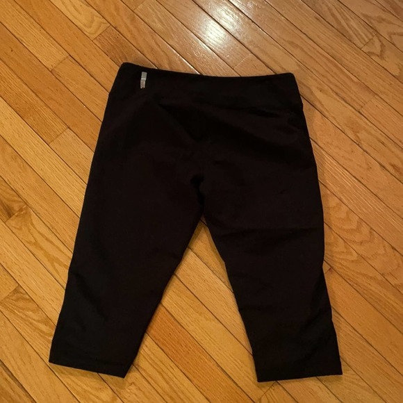Zella black live in Capri cropped leggings medium - Picture 4 of 4